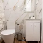 Semesterbostad Entire House With 4 Master Suites, Hot Tub & Backyard - Location Vila Nova de Gaia