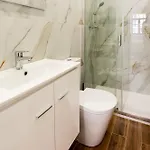 Entire House With 4 Master Suites, Hot Tub & Backyard - Location