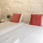 Entire House With 4 Master Suites, Hot Tub & Backyard - Location Semesterbostad Vila Nova de Gaia