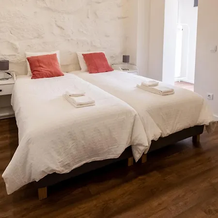 Semesterbostad Entire House With 4 Master Suites, Hot Tub & Backyard - Location *