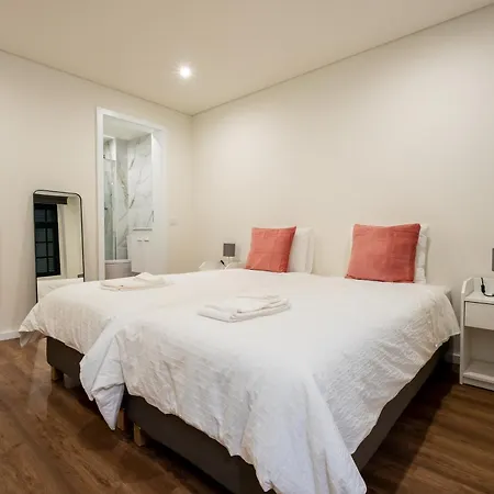 Entire House With 4 Master Suites, Hot Tub & Backyard - Location Semesterbostad *