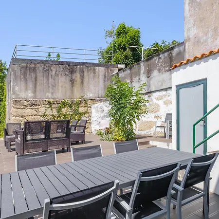 Entire House With 4 Master Suites, Hot Tub & Backyard - Location Semesterbostad Vila Nova de Gaia