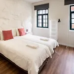 Entire House With 4 Master Suites, Hot Tub & Backyard - Location ヴィラ・ノヴァ・デ・ガイア