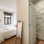 Tatil Evi Entire House With 4 Master Suites, Hot Tub & Backyard - Location Vila Nova de Gaia