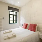 Entire House With 4 Master Suites, Hot Tub & Backyard - Location