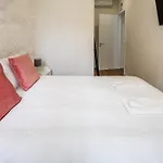 Tatil Evi Entire House With 4 Master Suites, Hot Tub & Backyard - Location *