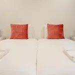 Tatil Evi Entire House With 4 Master Suites, Hot Tub & Backyard - Location