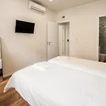 Entire House With 4 Master Suites, Hot Tub & Backyard - Location Vila Nova de Gaia