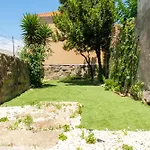 Entire House With 4 Master Suites, Hot Tub & Backyard - Location *