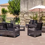 Entire House With 4 Master Suites, Hot Tub & Backyard - Location *