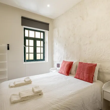 Entire House With 4 Master Suites, Hot Tub & Backyard - Location