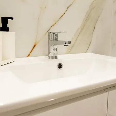 بيت للعطل Entire House With 4 Master Suites, Hot Tub & Backyard - Location