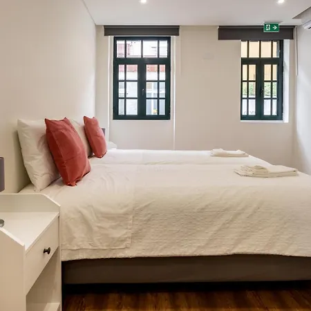 Entire House With 4 Master Suites, Hot Tub & Backyard - Location