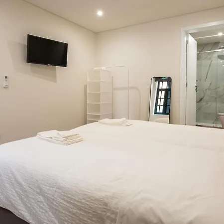 Entire House With 4 Master & Backyard - Location *