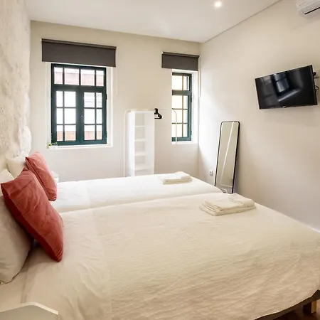 Entire House With 4 Master & Backyard - Location *