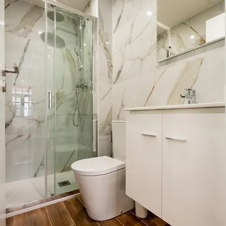 Hébergement de vacances Entire House With 4 Master & Backyard - Location *