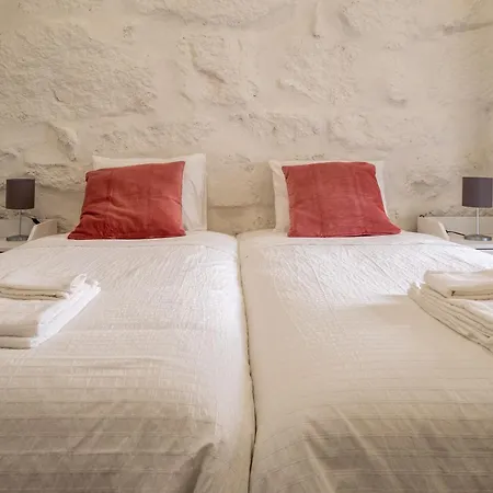 Entire House With 4 Master Suites, Hot Tub & Backyard - Location *