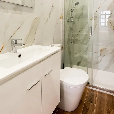 Entire House With 4 Master & Backyard - Location