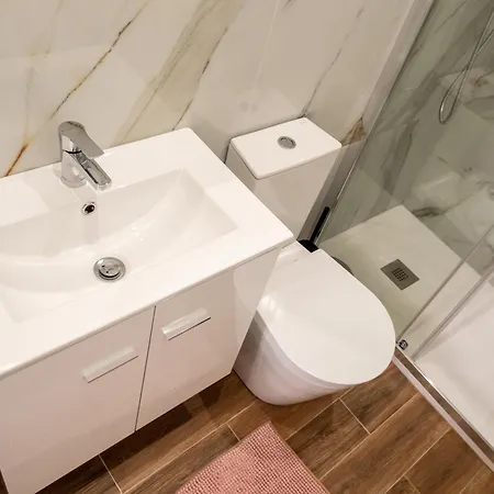 Hébergement de vacances Entire House With 4 Master & Backyard - Location *