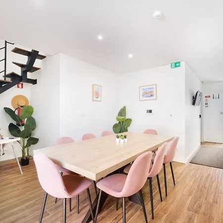 Entire House With 4 Master Suites, Hot Tub & Backyard - Location بيت للعطل *