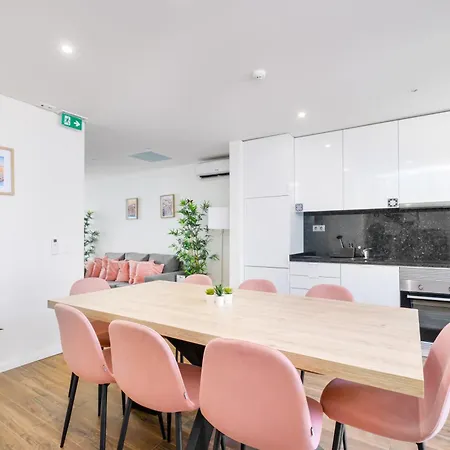 Entire House With 4 Master & Backyard - Location *