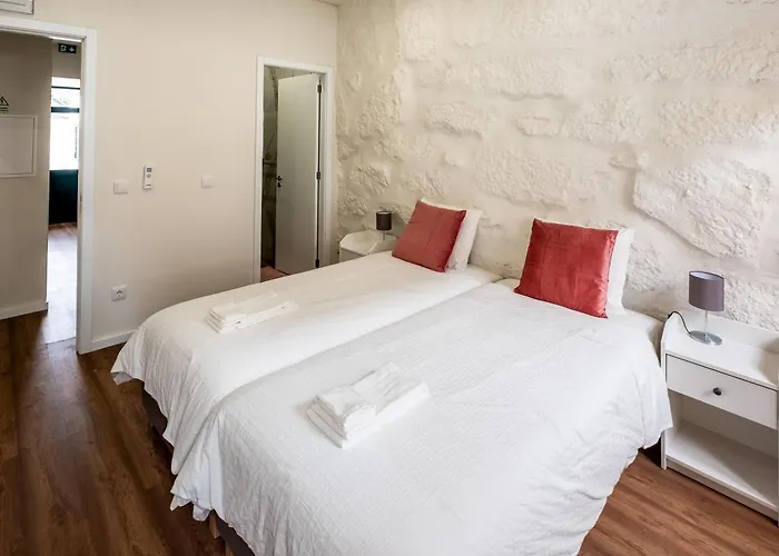 Entire House With 4 Master Suites, Hot Tub & Backyard - Location