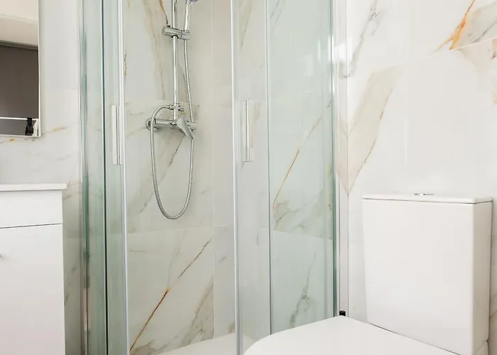 Entire House With 4 Master Suites, Hot Tub & Backyard - Location Hébergement de vacances