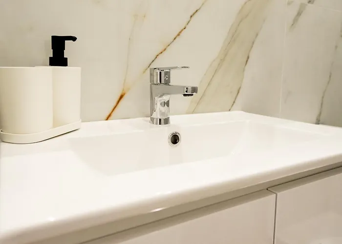 Tatil Evi Entire House With 4 Master Suites, Hot Tub & Backyard - Location