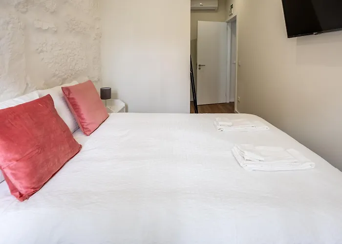 Tatil Evi Entire House With 4 Master Suites, Hot Tub & Backyard - Location *