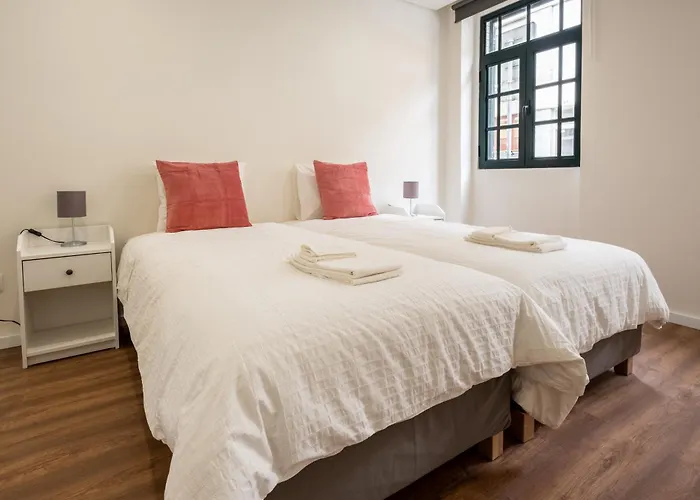 Entire House With 4 Master Suites, Hot Tub & Backyard - Location Hébergement de vacances