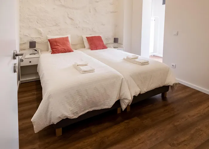 Tatil Evi Entire House With 4 Master Suites, Hot Tub & Backyard - Location *