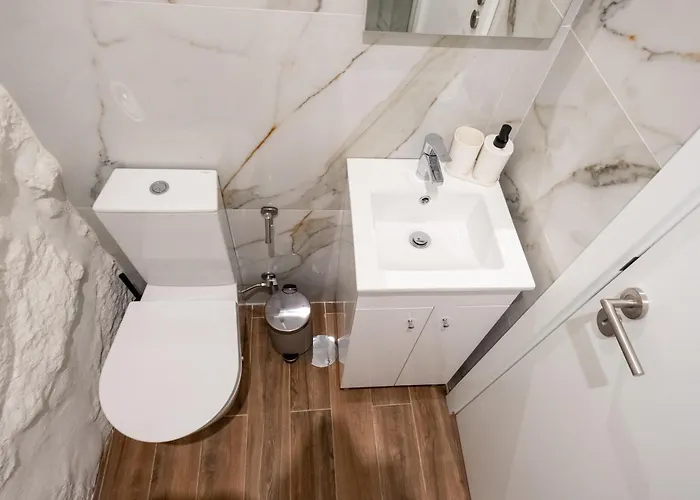 Hébergement de vacances Entire House With 4 Master Suites, Hot Tub & Backyard - Location Vila Nova de Gaia