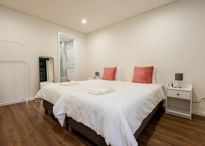 Entire House With 4 Master Suites, Hot Tub & Backyard - Location Hébergement de vacances *