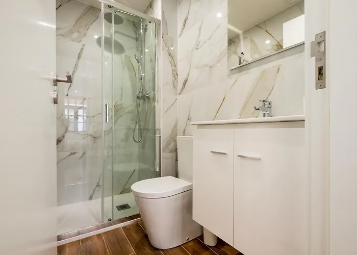 Tatil Evi Entire House With 4 Master Suites, Hot Tub & Backyard - Location *