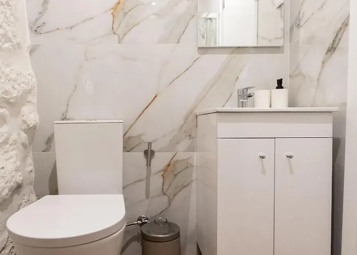 Tatil Evi Entire House With 4 Master Suites, Hot Tub & Backyard - Location Vila Nova de Gaia