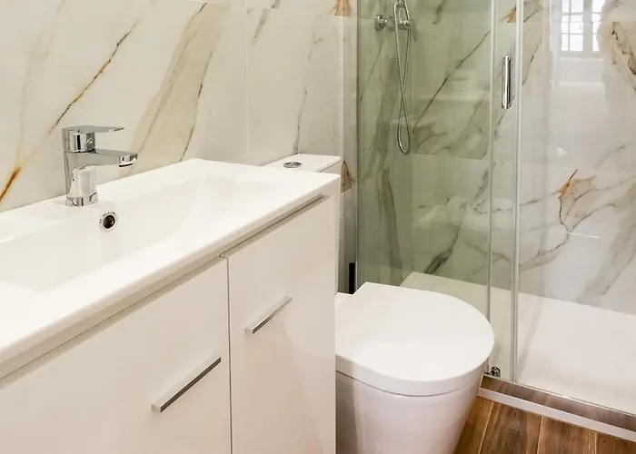 Entire House With 4 Master Suites, Hot Tub & Backyard - Location