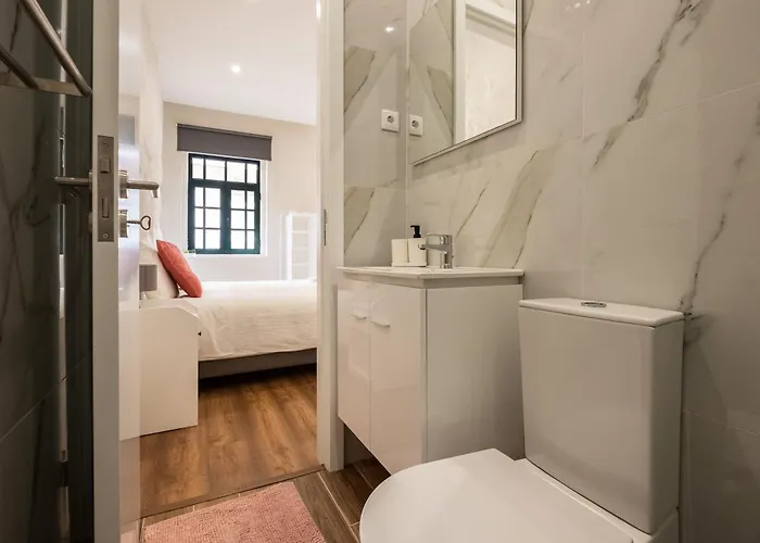 Tatil Evi Entire House With 4 Master Suites, Hot Tub & Backyard - Location *