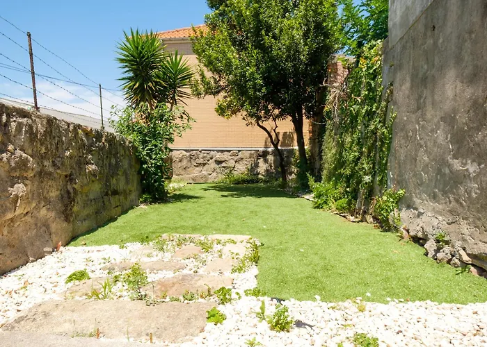 Entire House With 4 Master Suites, Hot Tub & Backyard - Location *