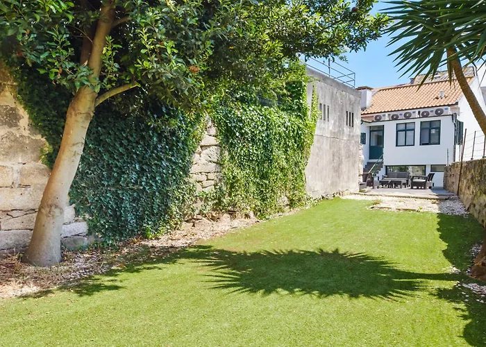 Entire House With 4 Master Suites, Hot Tub & Backyard - Location * Vila Nova de Gaia
