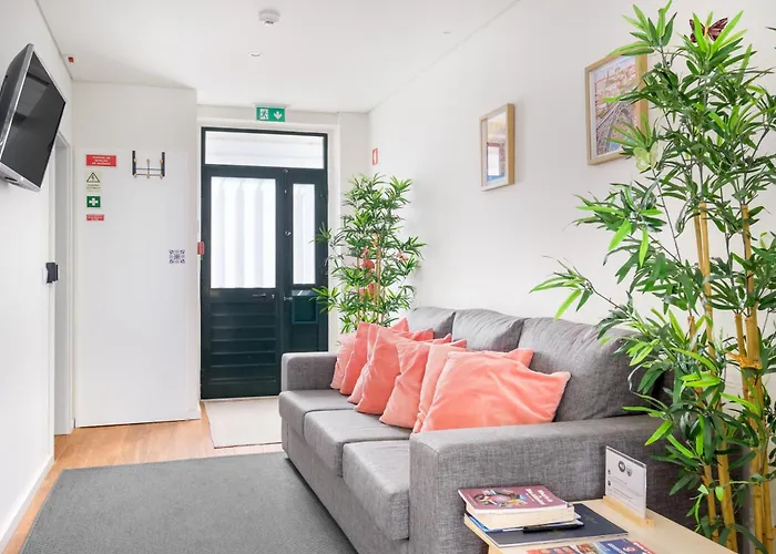 Tatil Evi Entire House With 4 Master Suites, Hot Tub & Backyard - Location