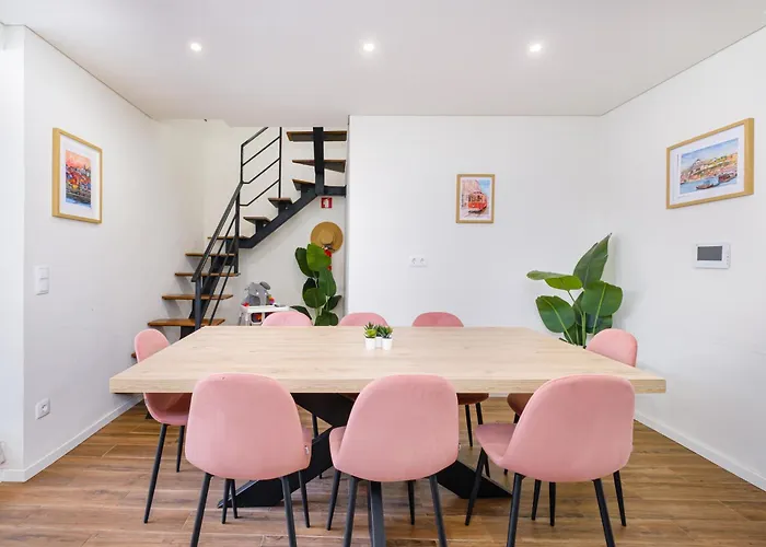 Hébergement de vacances Entire House With 4 Master Suites, Hot Tub & Backyard - Location *