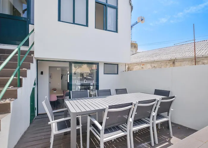 Entire House With 4 Master Suites, Hot Tub & Backyard - Location Vila Nova de Gaia